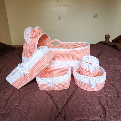 Lit de bébé fille  avec 4 paniers