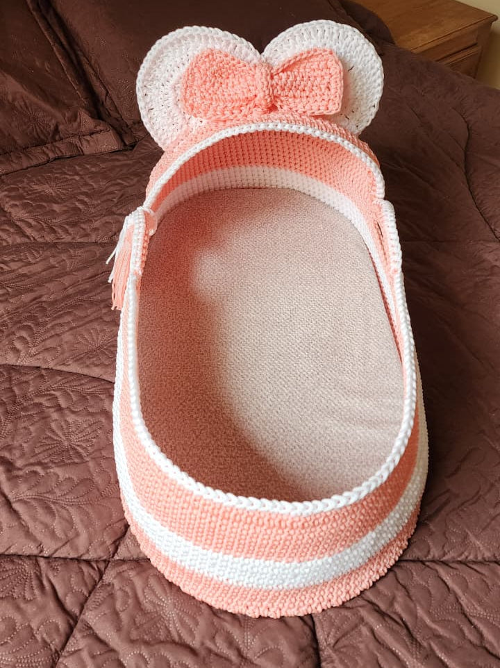 Lit de bébé fille  avec 4 paniers