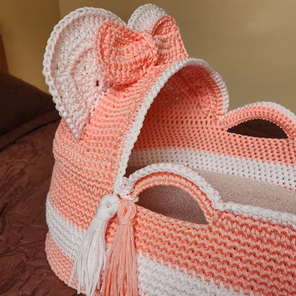 Lit de bébé fille  avec 4 paniers