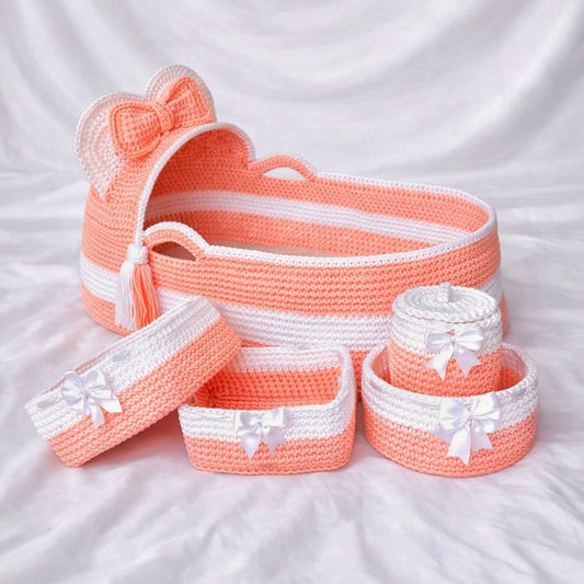 Lit de bébé fille  avec 4 paniers